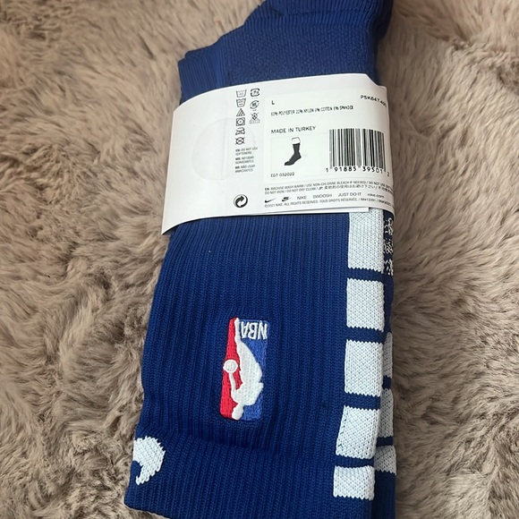 NWT NIKE NBA GRIP SOCKS SIZE LARGE - Picture 2 of 2